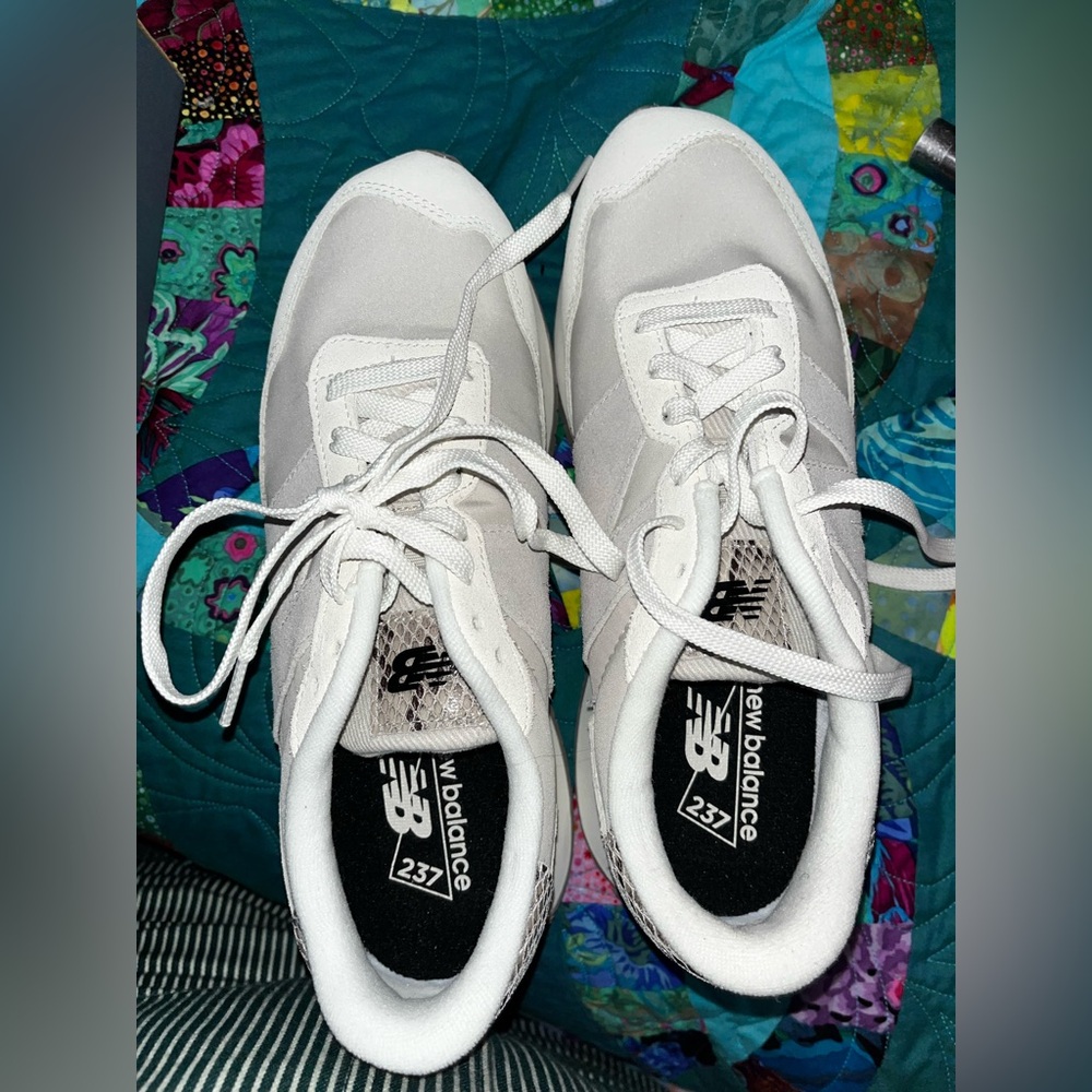 New Balance Women's Cream and Light Gray Sneakers - Picture 4 of 8